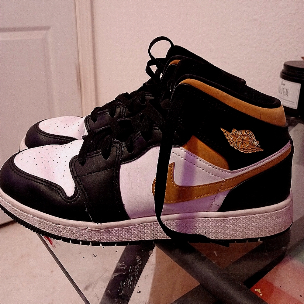Air Jordan 1 Mid